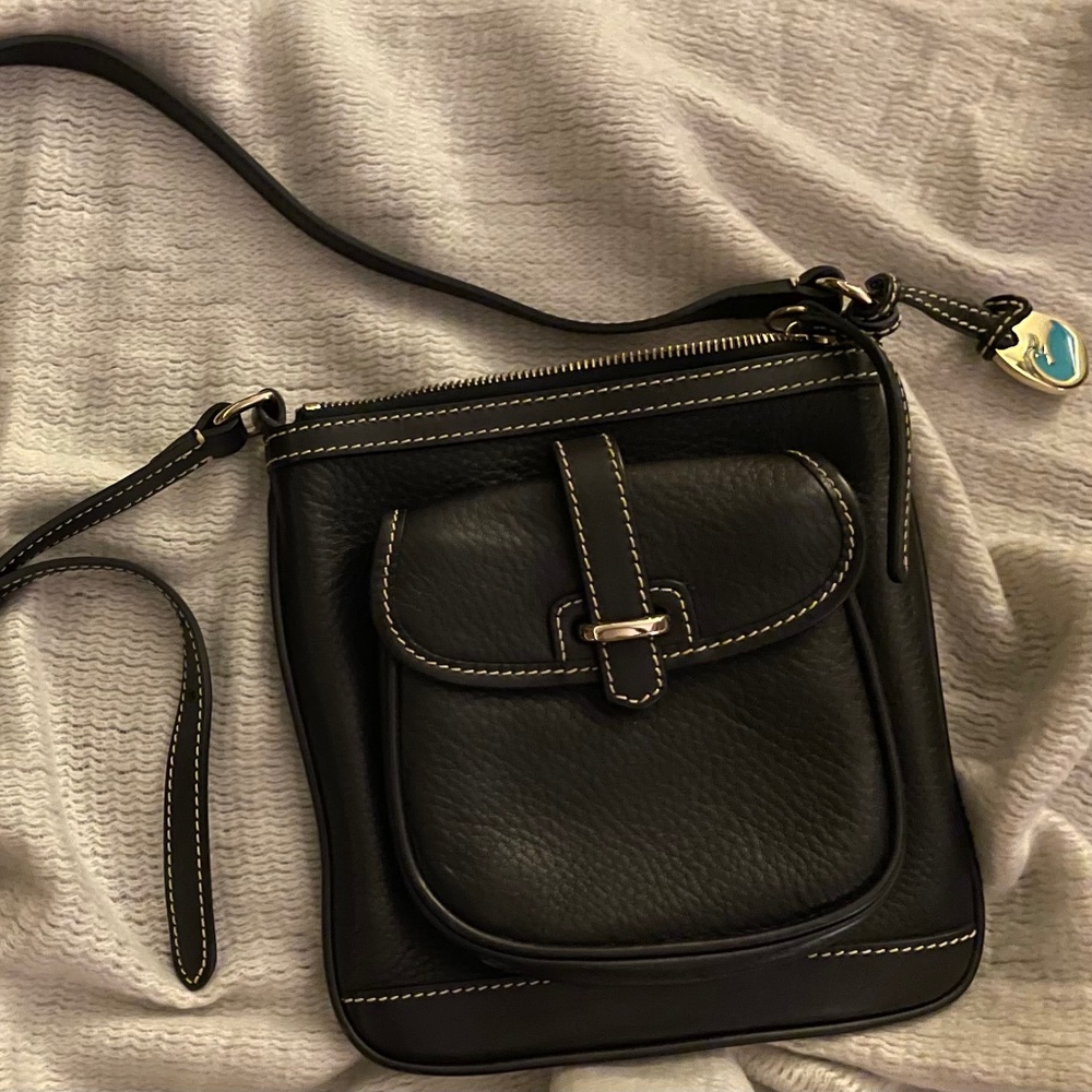 Dooney & Bourke 100% Genuine Pebbled Leather Crossbody bag